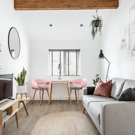 Stylish Flat - Bowness Centre With Parking Apartment Exterior photo