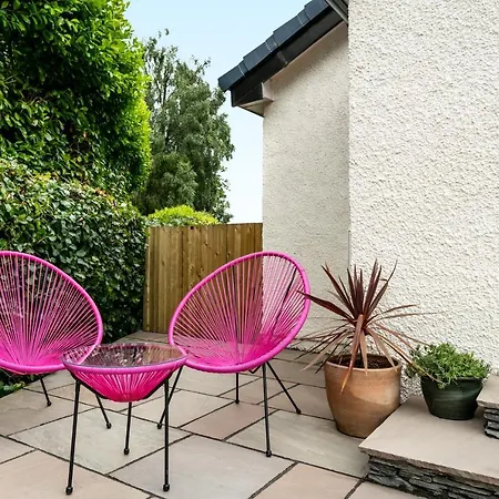 Stylish Flat - Bowness Centre With Parking Apartment Exterior photo