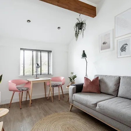 Stylish Flat - Bowness Centre With Parking Apartment Exterior photo