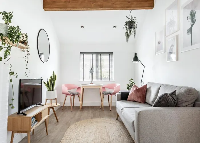 Stylish Flat - Bowness Centre With Parking